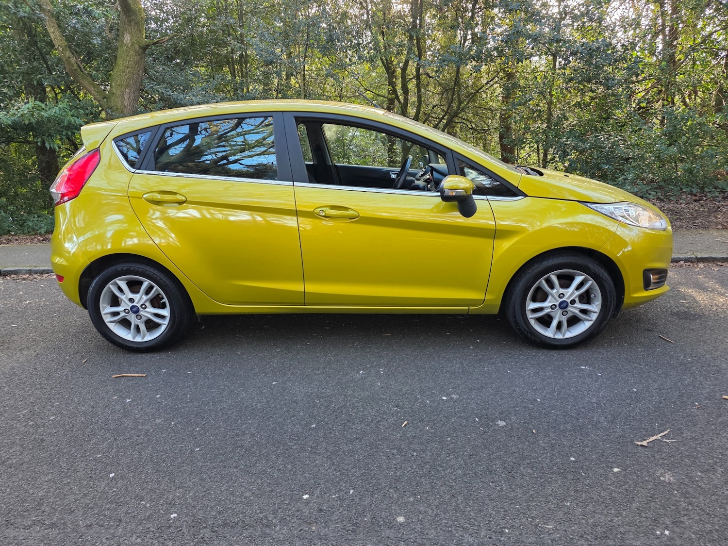 Used Ford Fiesta 2015 for sale - 77762235: Photo 2