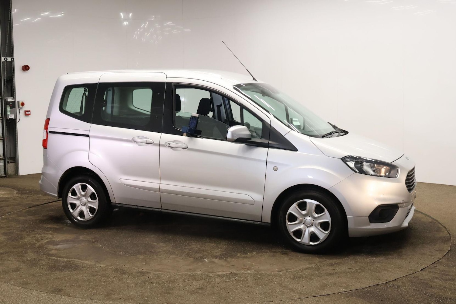 Used Ford Tourneo Courier 2020 for sale - 77454779: Photo 2