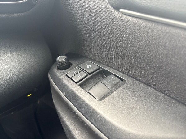 Used Toyota Yaris 2023 for sale - 75390792: Photo 19
