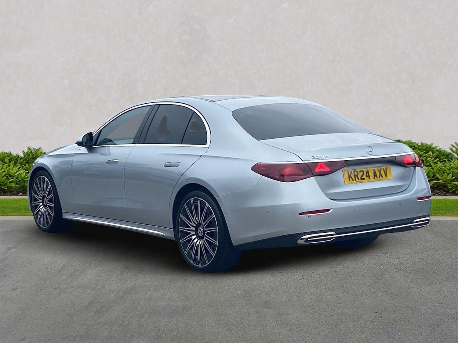 Used Mercedes-Benz E Class 2024 for sale - 76477320: Photo 2