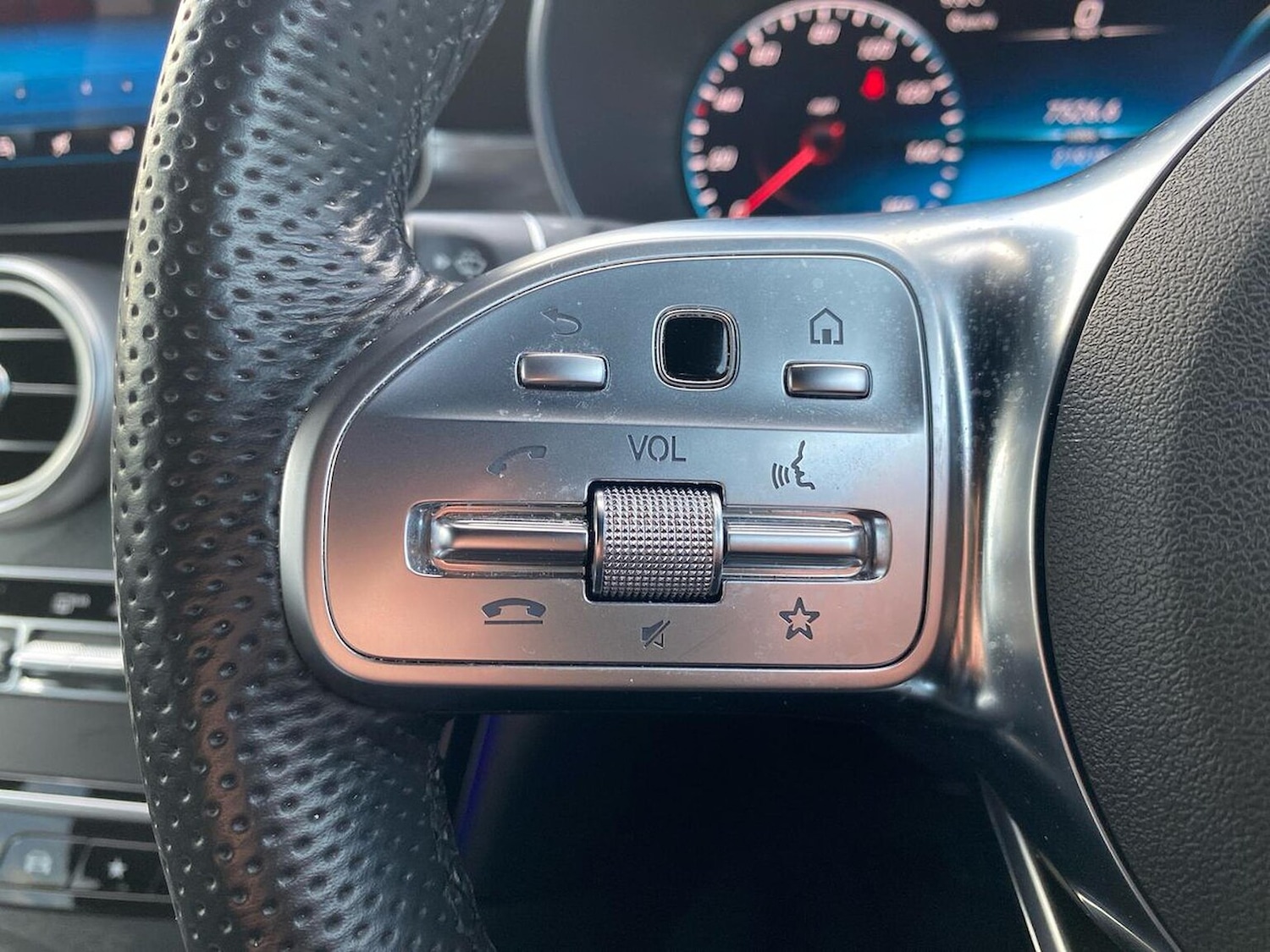 Used Mercedes-Benz GLC 2023 for sale - 76757062: Photo 26