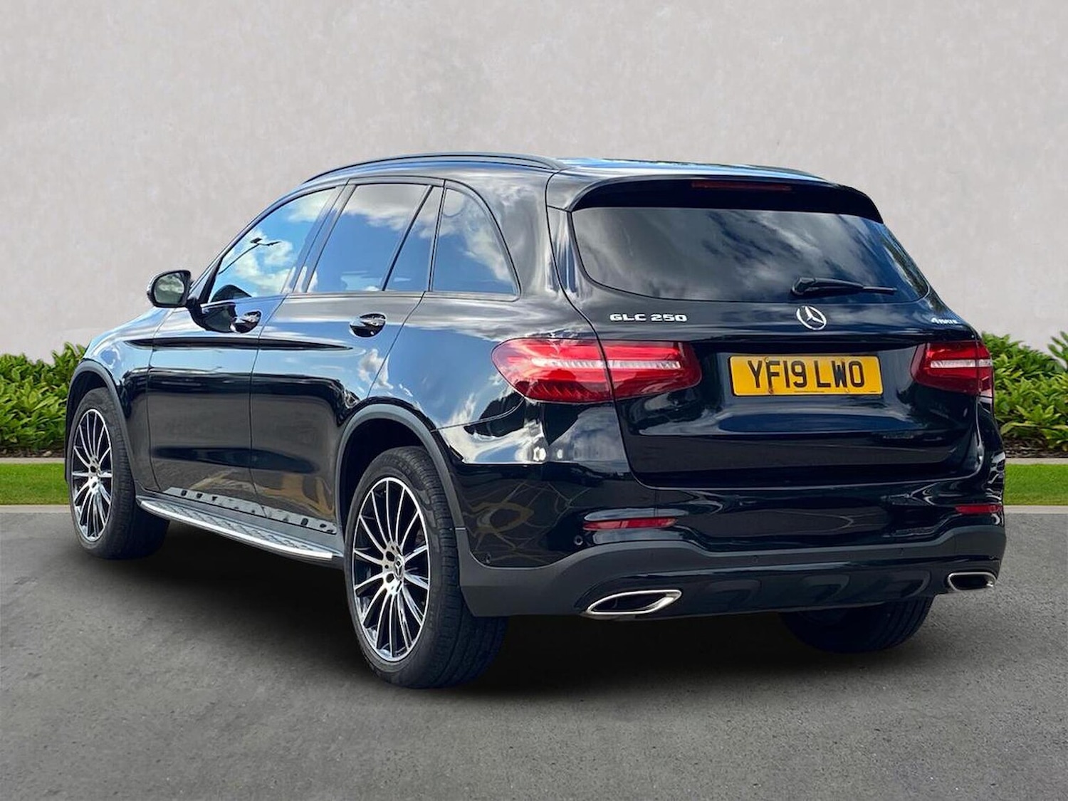 Used Mercedes-Benz GLC 2019 for sale - 76077746: Photo 2