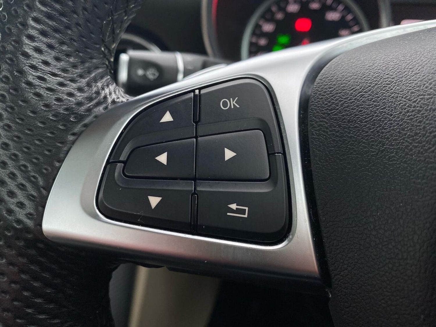 Used Mercedes-Benz SLC 2019 for sale - 76979900: Photo 26