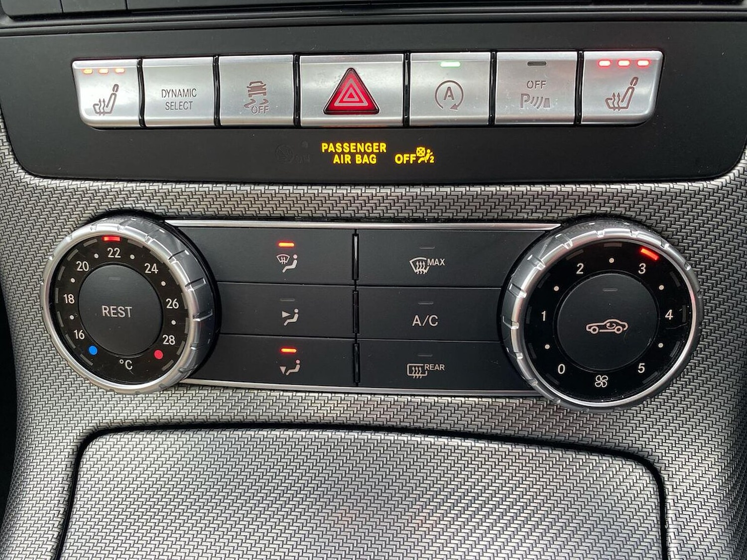 Used Mercedes-Benz SLC 2019 for sale - 76979900: Photo 30