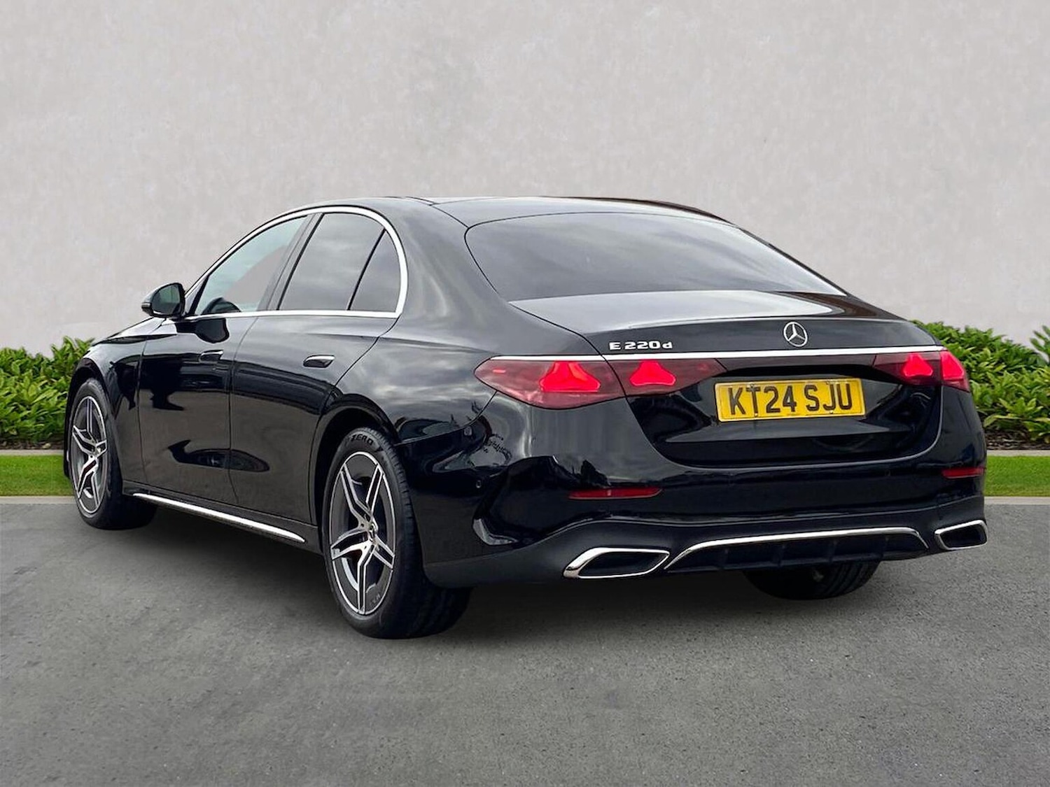 Used Mercedes-Benz E Class 2024 for sale - 76305390: Photo 2