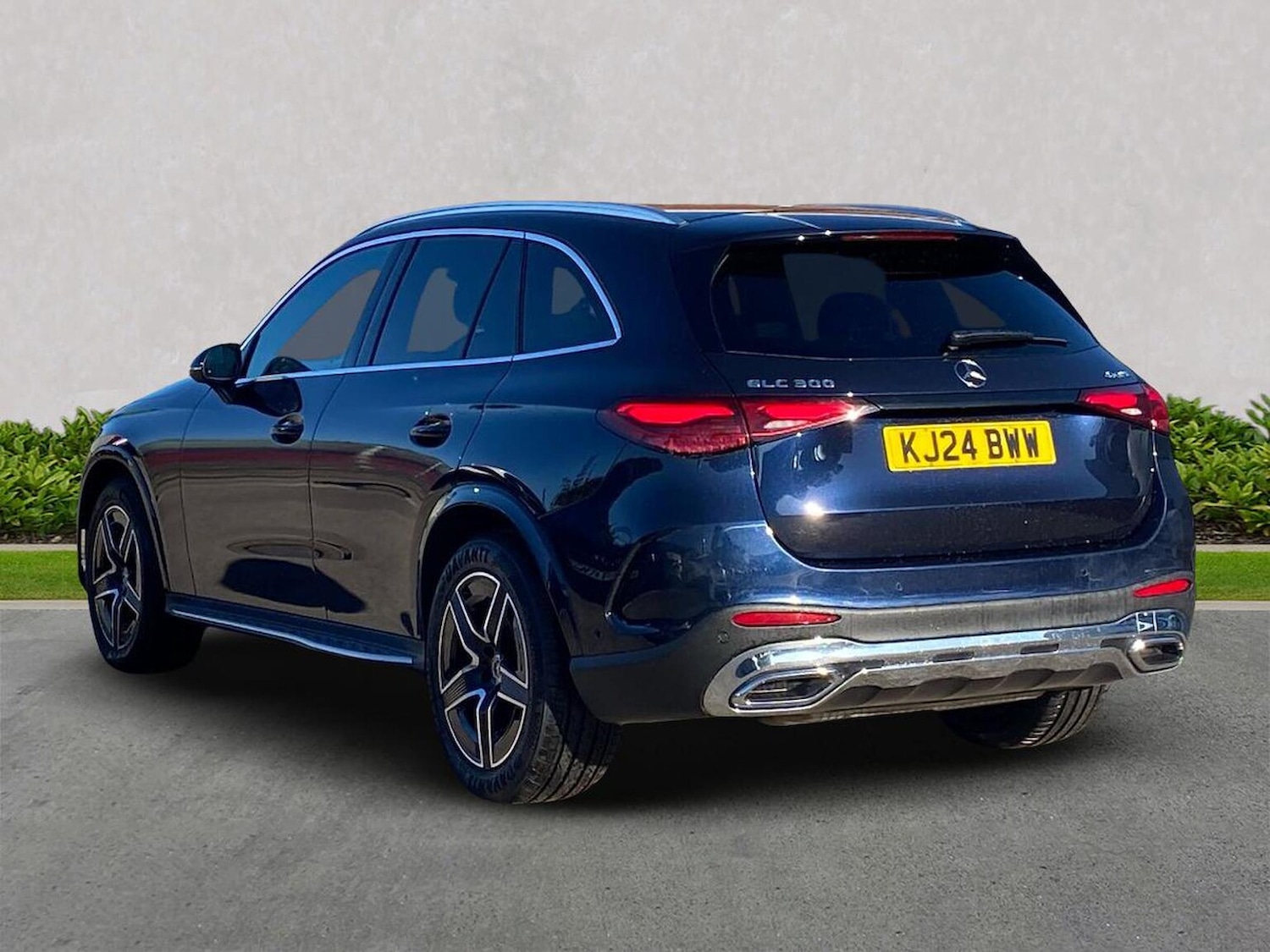 Used Mercedes-Benz GLC 2024 for sale - 76064420: Photo 2