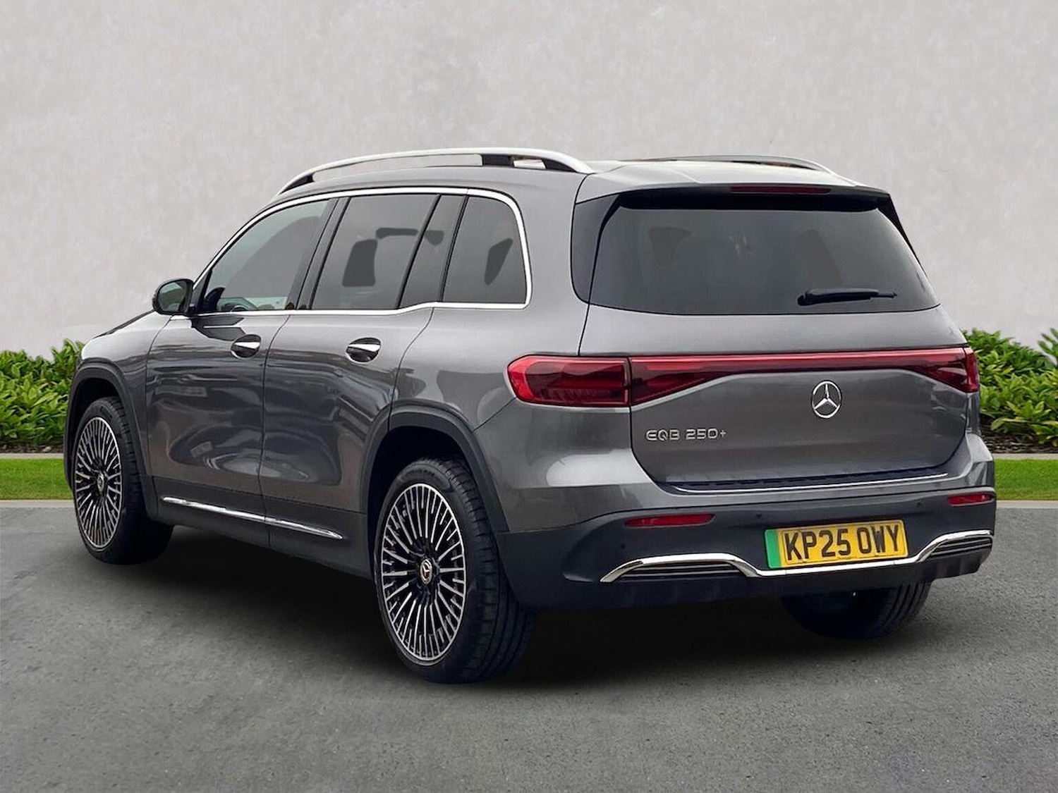 Used Mercedes-Benz EQB 2025 for sale - 76115491: Photo 2