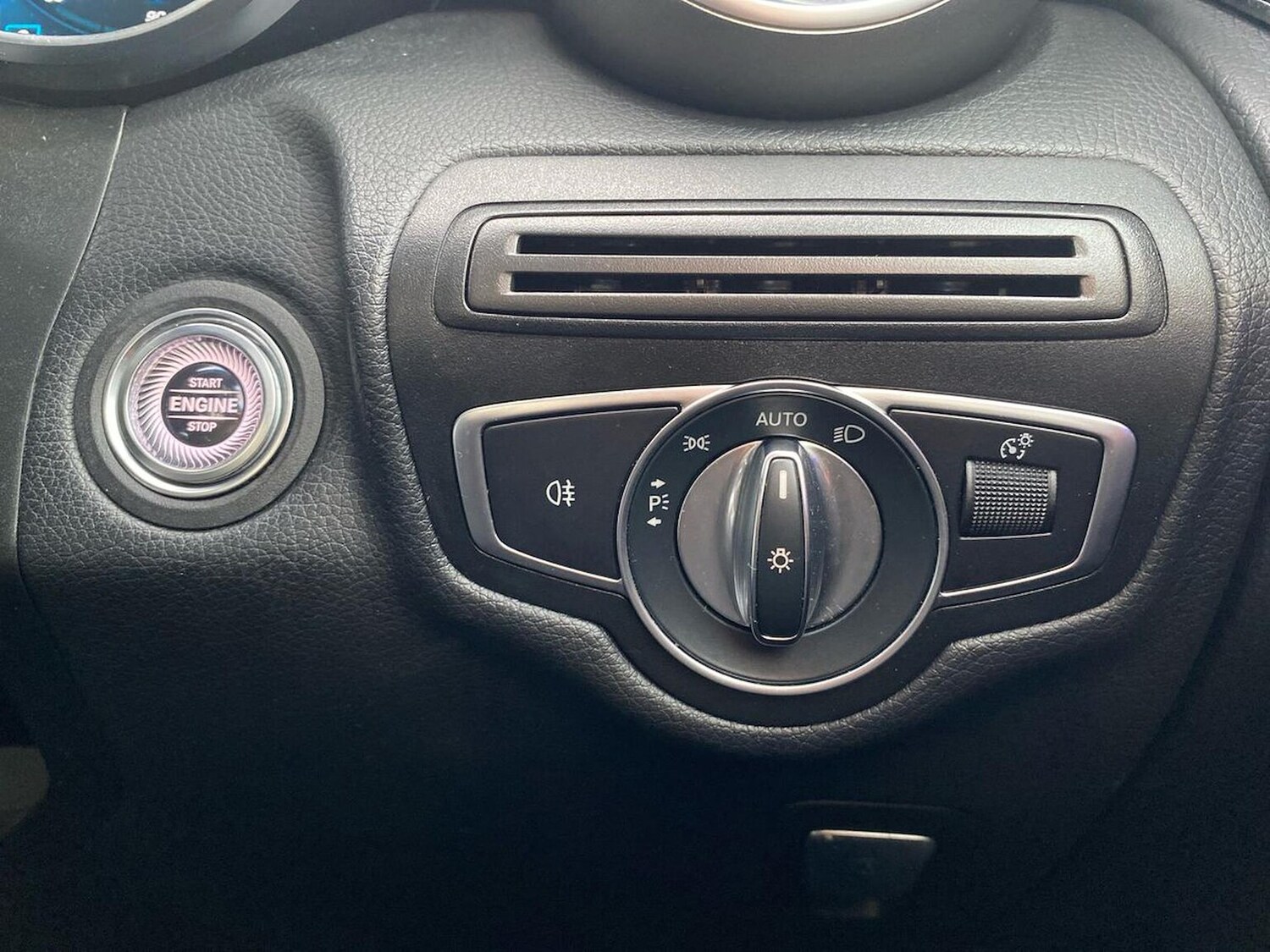 Used Mercedes-Benz GLC 2020 for sale - 76940502: Photo 22