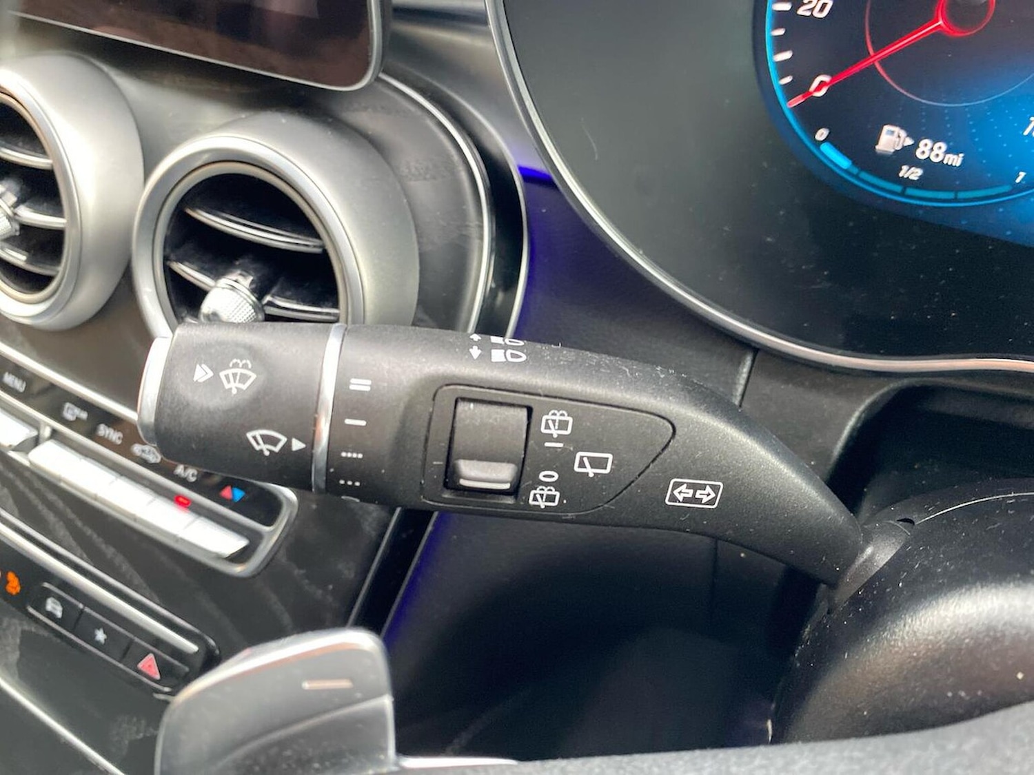 Used Mercedes-Benz GLC 2020 for sale - 76940502: Photo 28