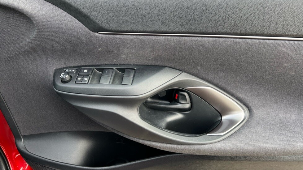 Used Toyota Yaris Cross 2023 for sale - 76870019: Photo 31