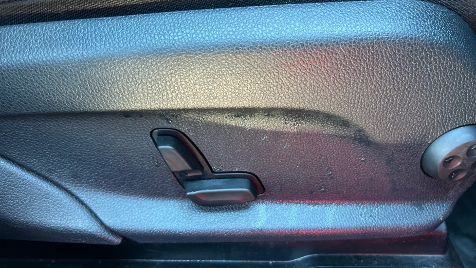 Used Mercedes-Benz GLC 2020 for sale - 76872690: Photo 33