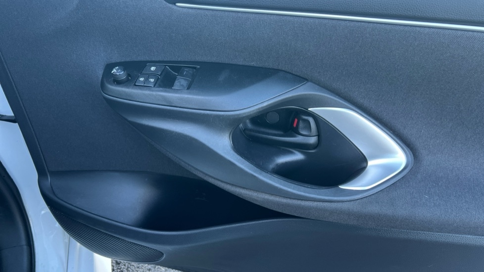 Used Toyota Yaris 2022 for sale - 76869848: Photo 30