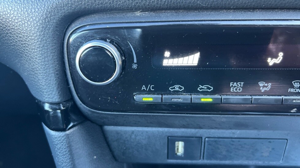 Used Toyota Yaris 2022 for sale - 76869848: Photo 44