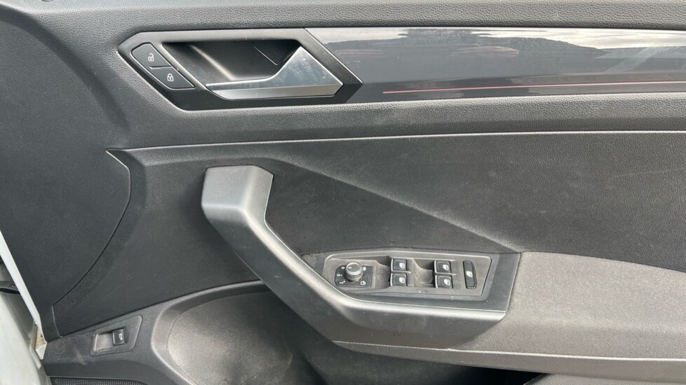 Used Volkswagen T-Roc 2018 for sale - 76328064: Photo 32