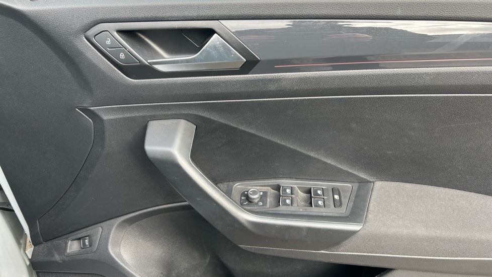 Used Volkswagen T-Roc 2018 for sale - 76870394: Photo 32