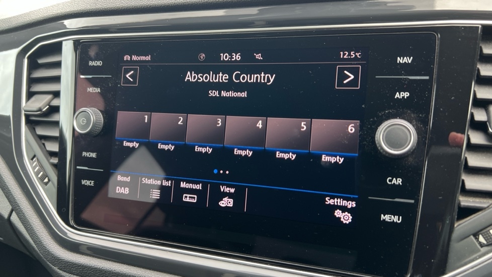 Used Volkswagen T-Roc 2018 for sale - 76870394: Photo 37