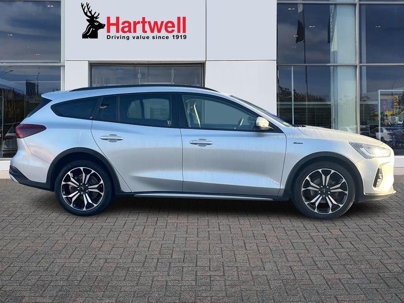 Used Ford Focus 2022 for sale - 76835544: Photo 2