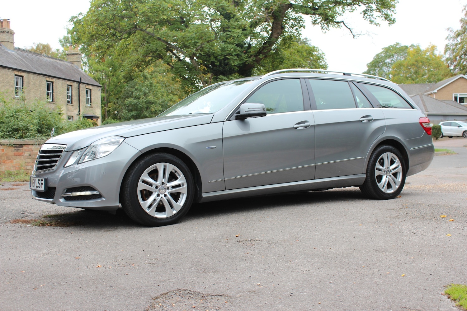 Used Mercedes-Benz E Class 2011 for sale - 76611476: Photo 1