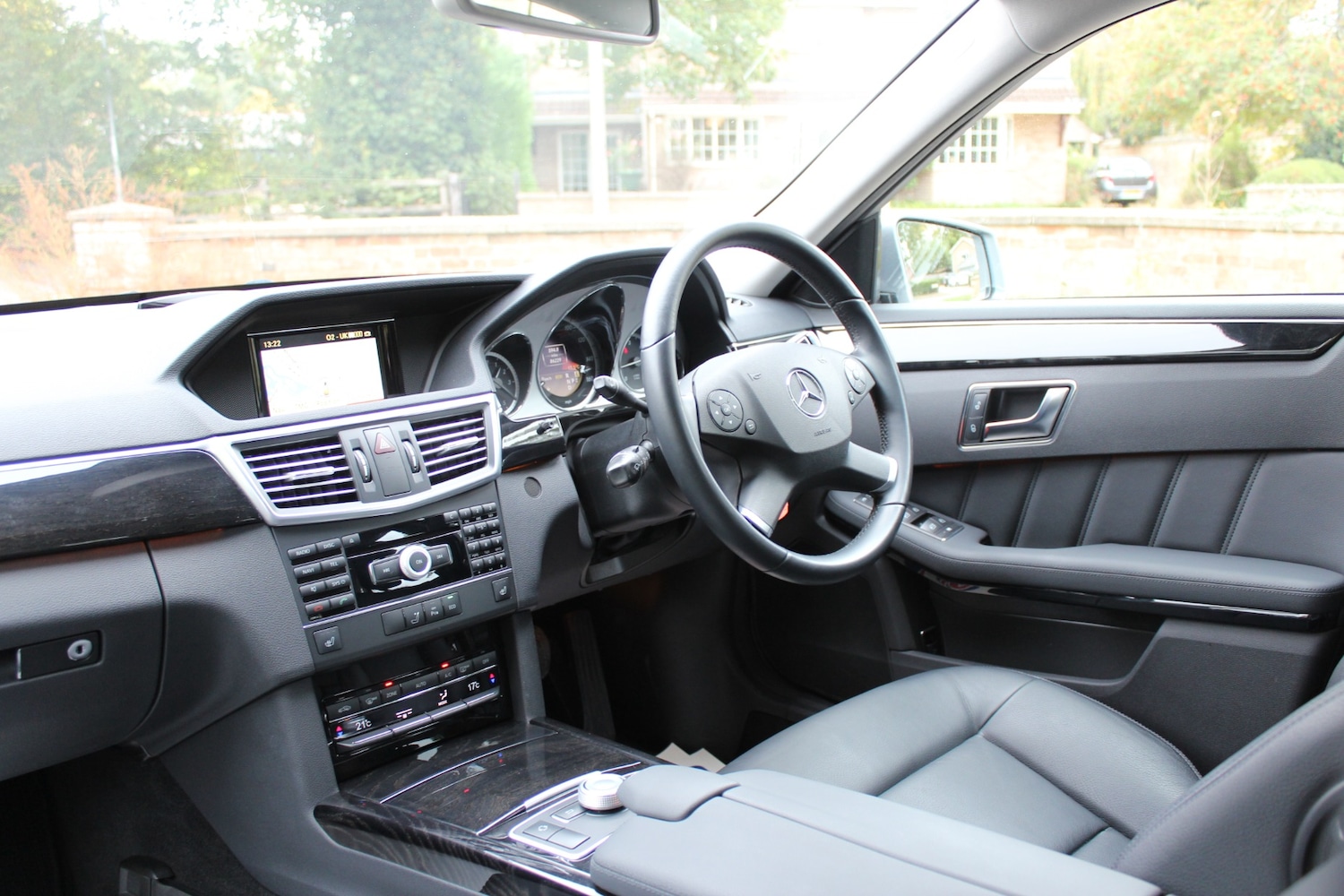 Used Mercedes-Benz E Class 2011 for sale - 76611476: Photo 17