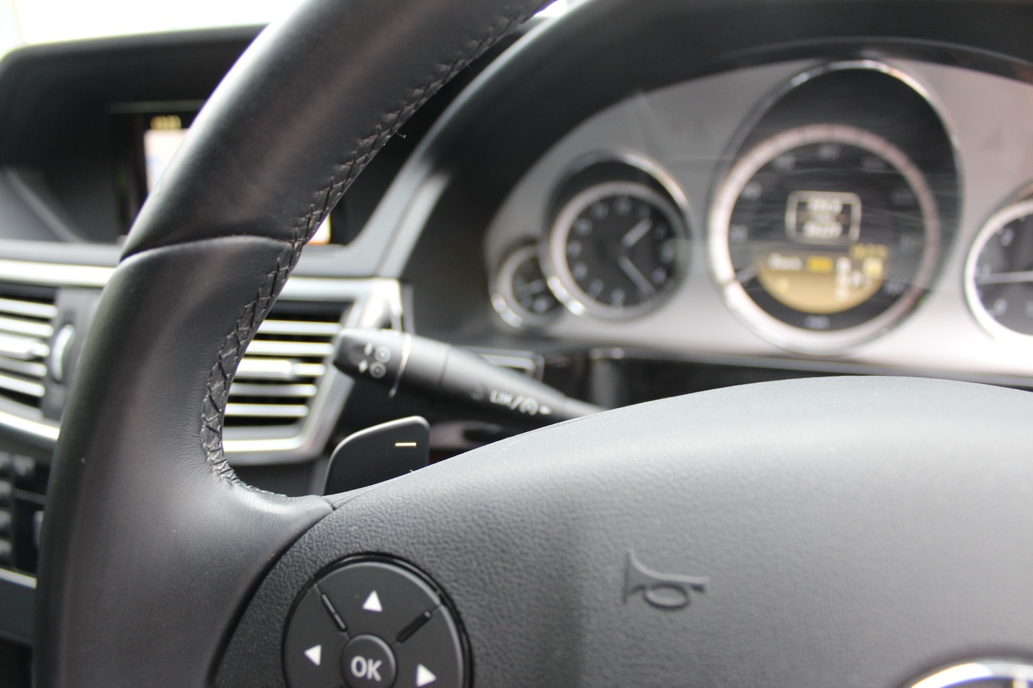 Used Mercedes-Benz E Class 2011 for sale - 76611476: Photo 25