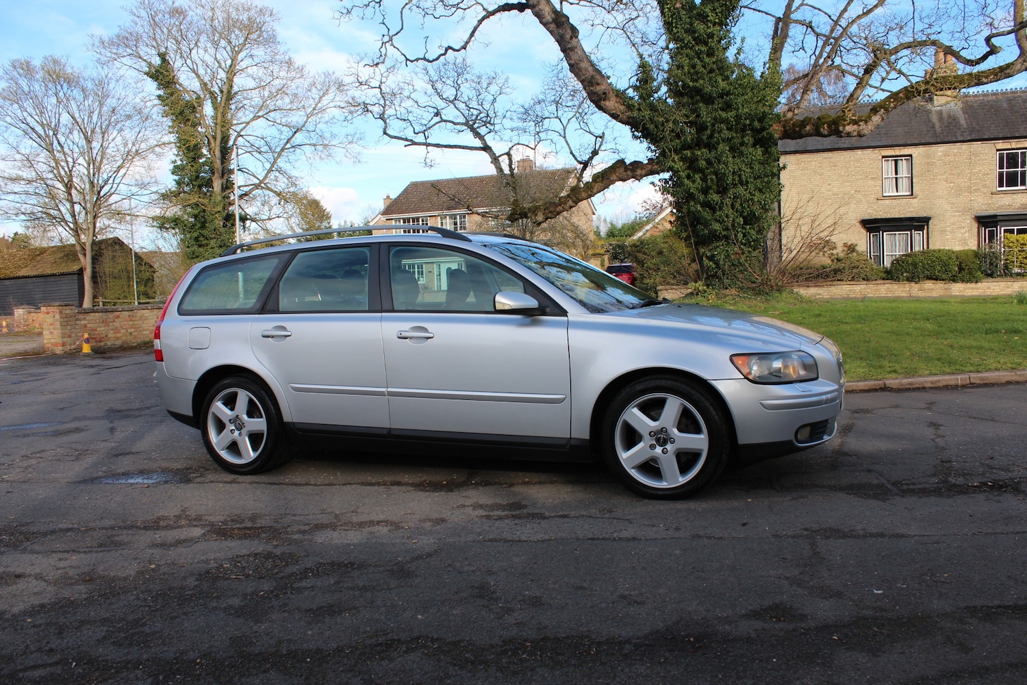 Used Volvo V50 2004 for sale - 78014946: Photo 2