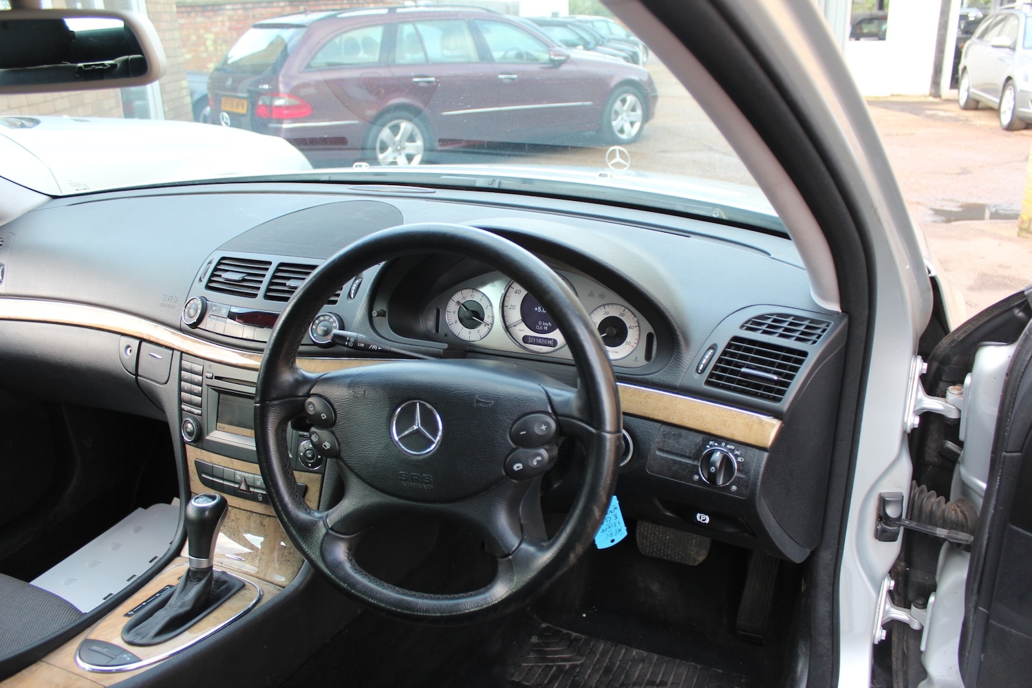 Used Mercedes-Benz E Class 2008 for sale - 77198498: Photo 25