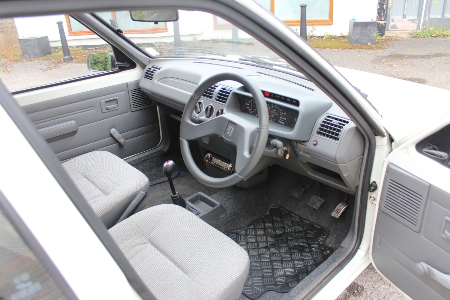 Used Peugeot 205 1990 for sale - 76638743: Photo 15