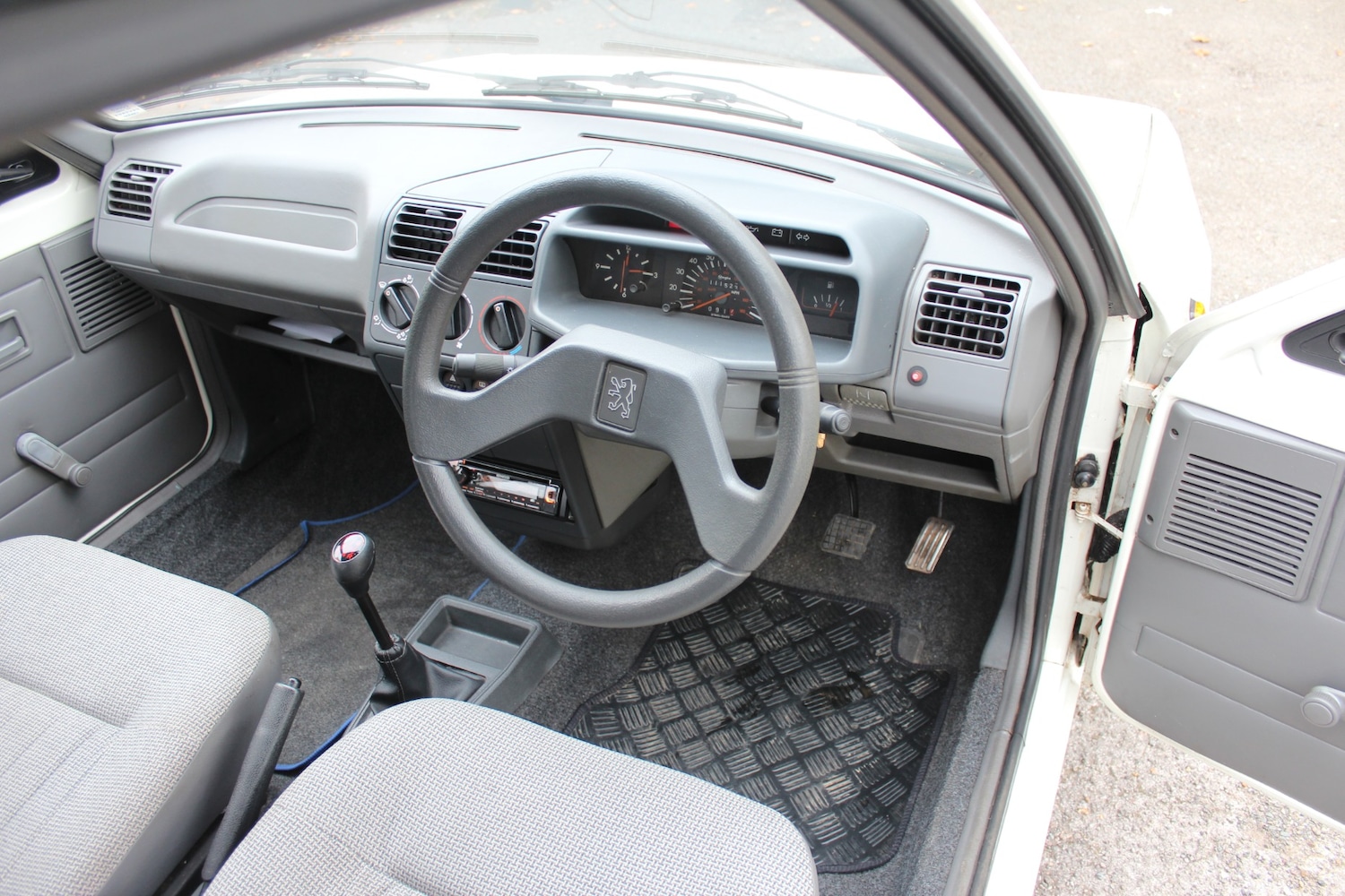 Used Peugeot 205 1990 for sale - 76638743: Photo 16