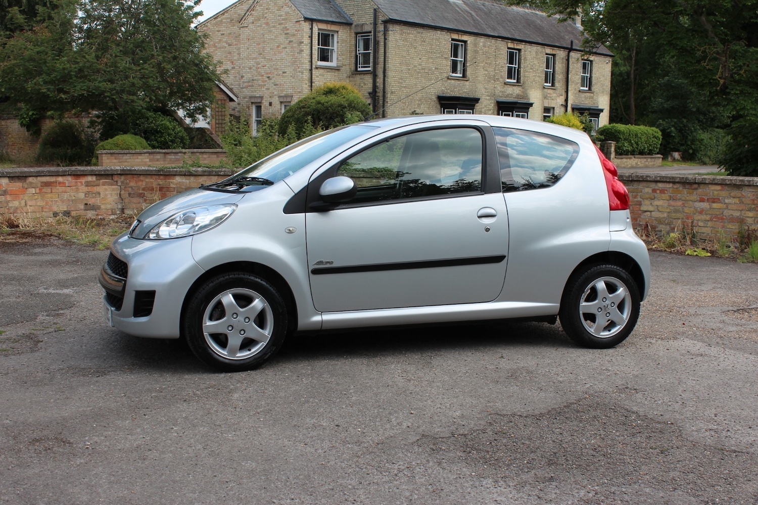 Used Peugeot 107 2010 for sale - 76615863: Photo 12