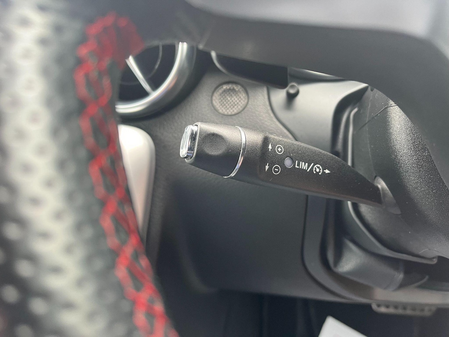 Used Mercedes-Benz SLK 2014 for sale - 76551997: Photo 32