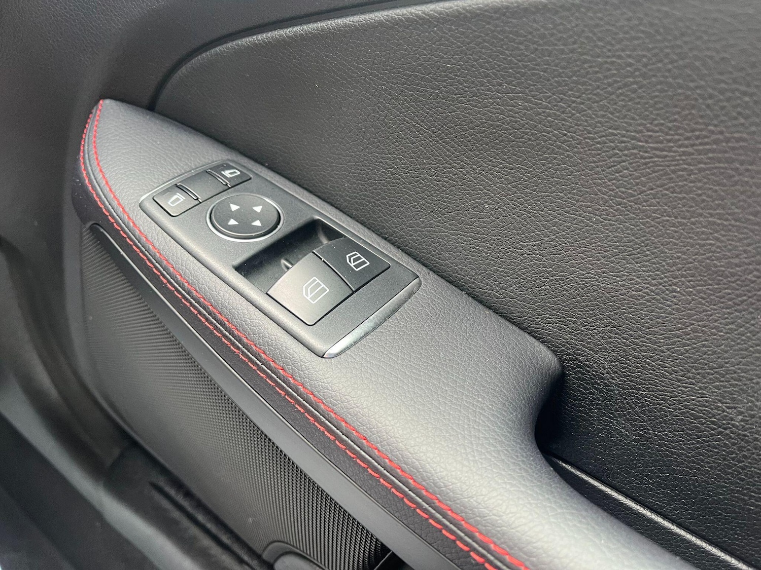 Used Mercedes-Benz SLK 2014 for sale - 76551997: Photo 33