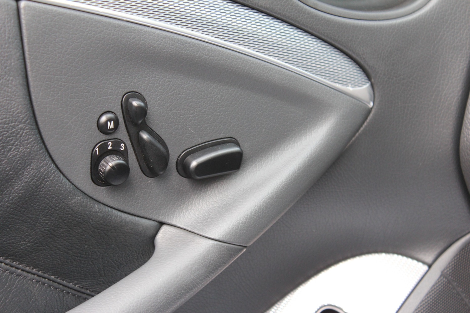 Used Mercedes-Benz CLK 2003 for sale - 76626758: Photo 42