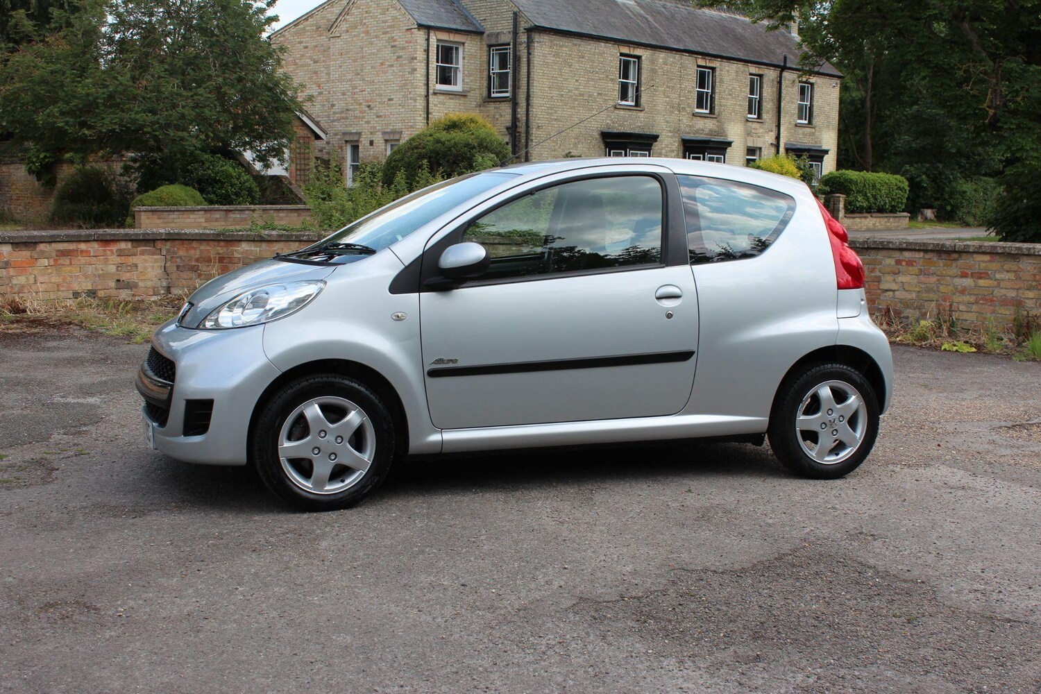 Used Peugeot 107 2010 for sale - 76551989: Photo 11