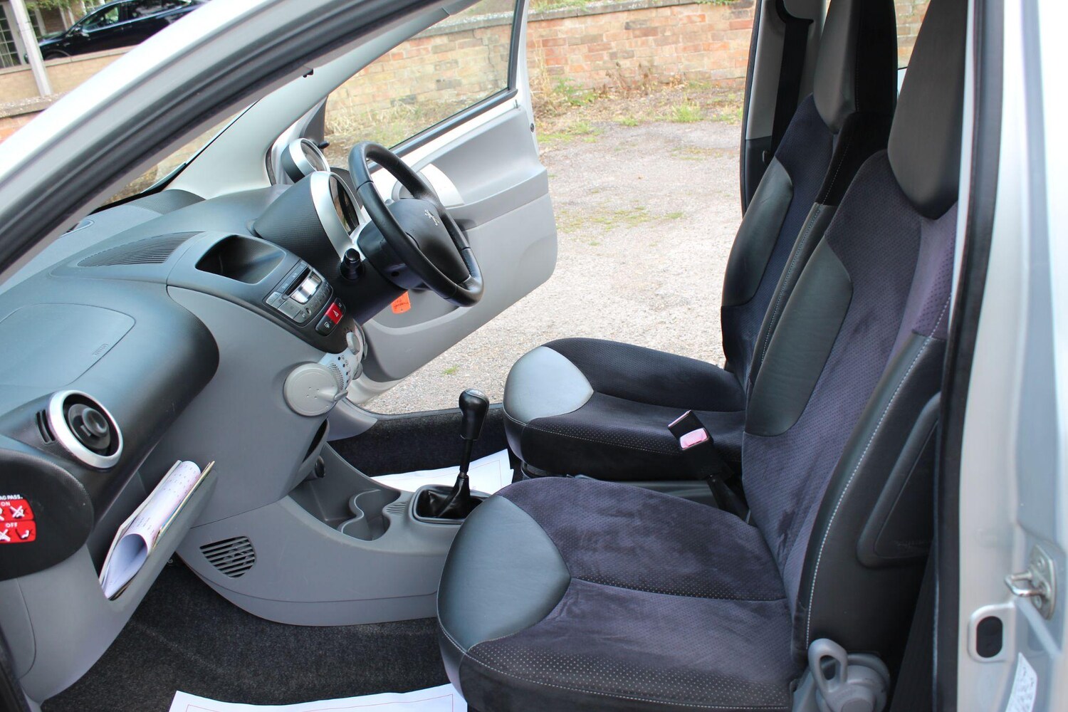 Used Peugeot 107 2010 for sale - 76551989: Photo 24