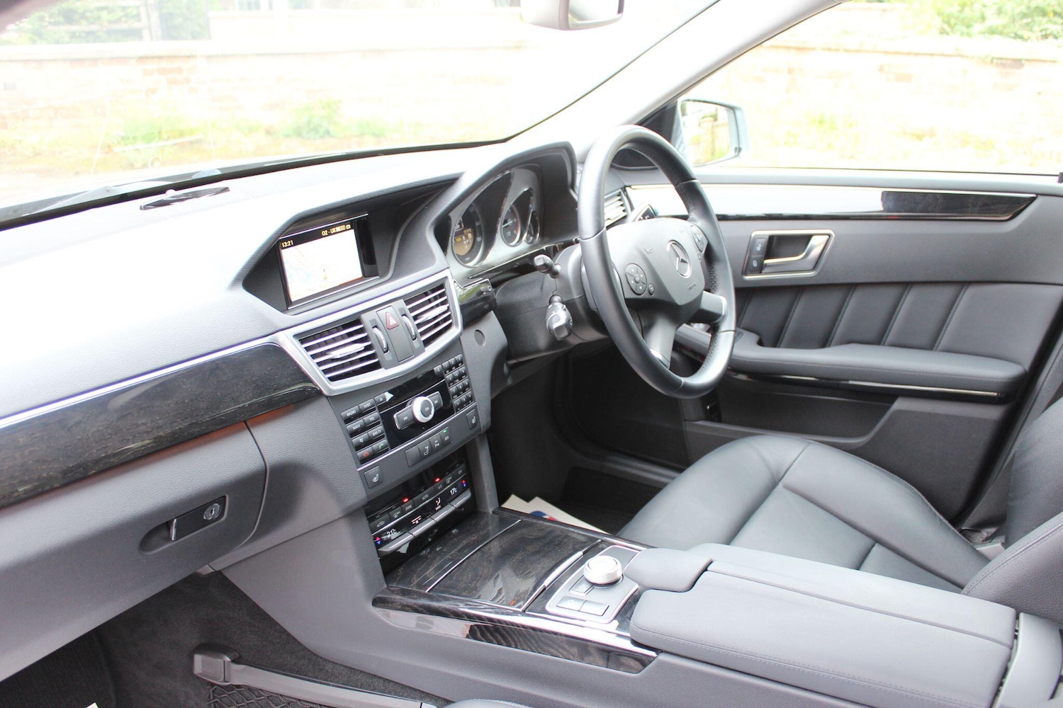 Used Mercedes-Benz E Class 2011 for sale - 76551993: Photo 19