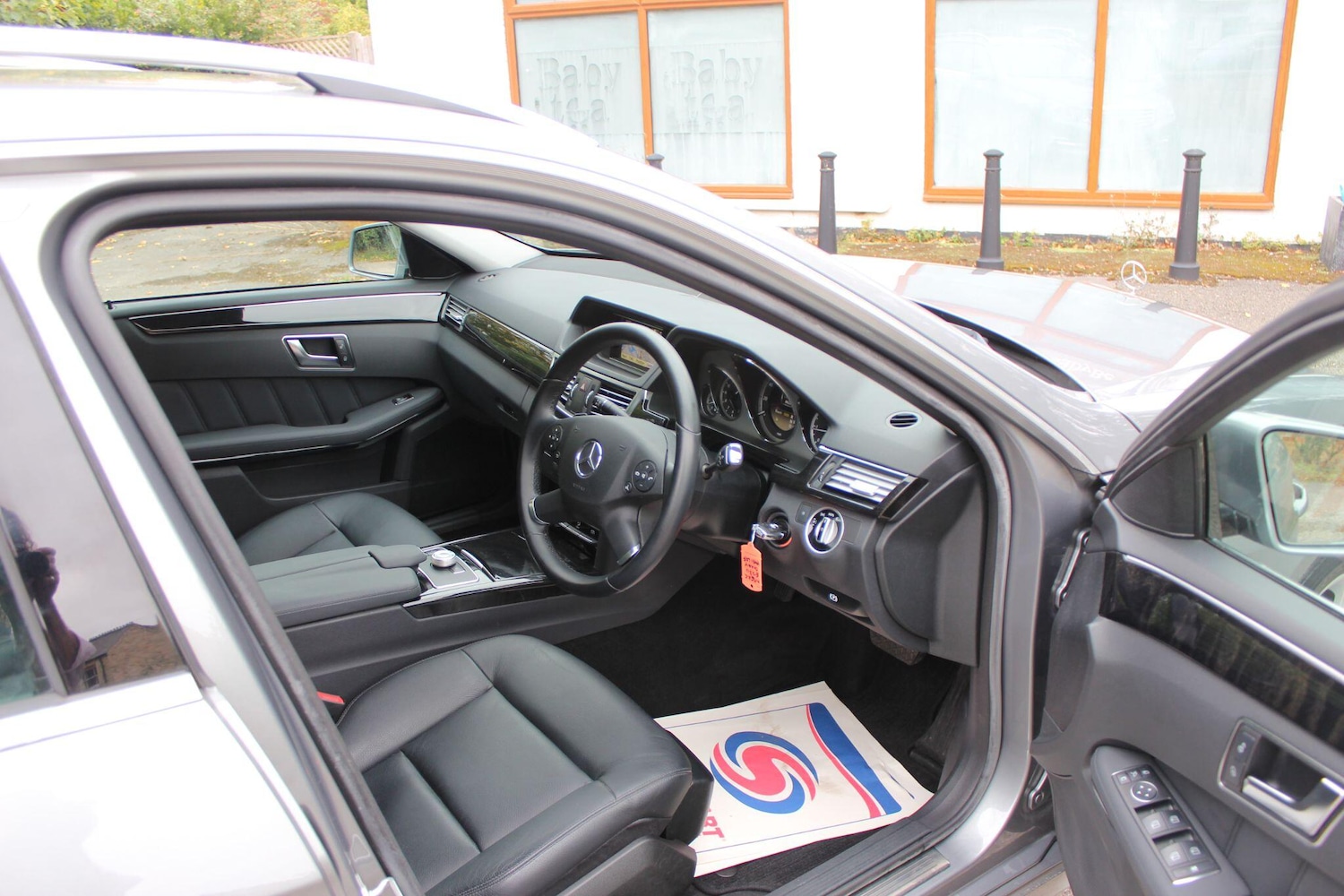 Used Mercedes-Benz E Class 2011 for sale - 76551993: Photo 25