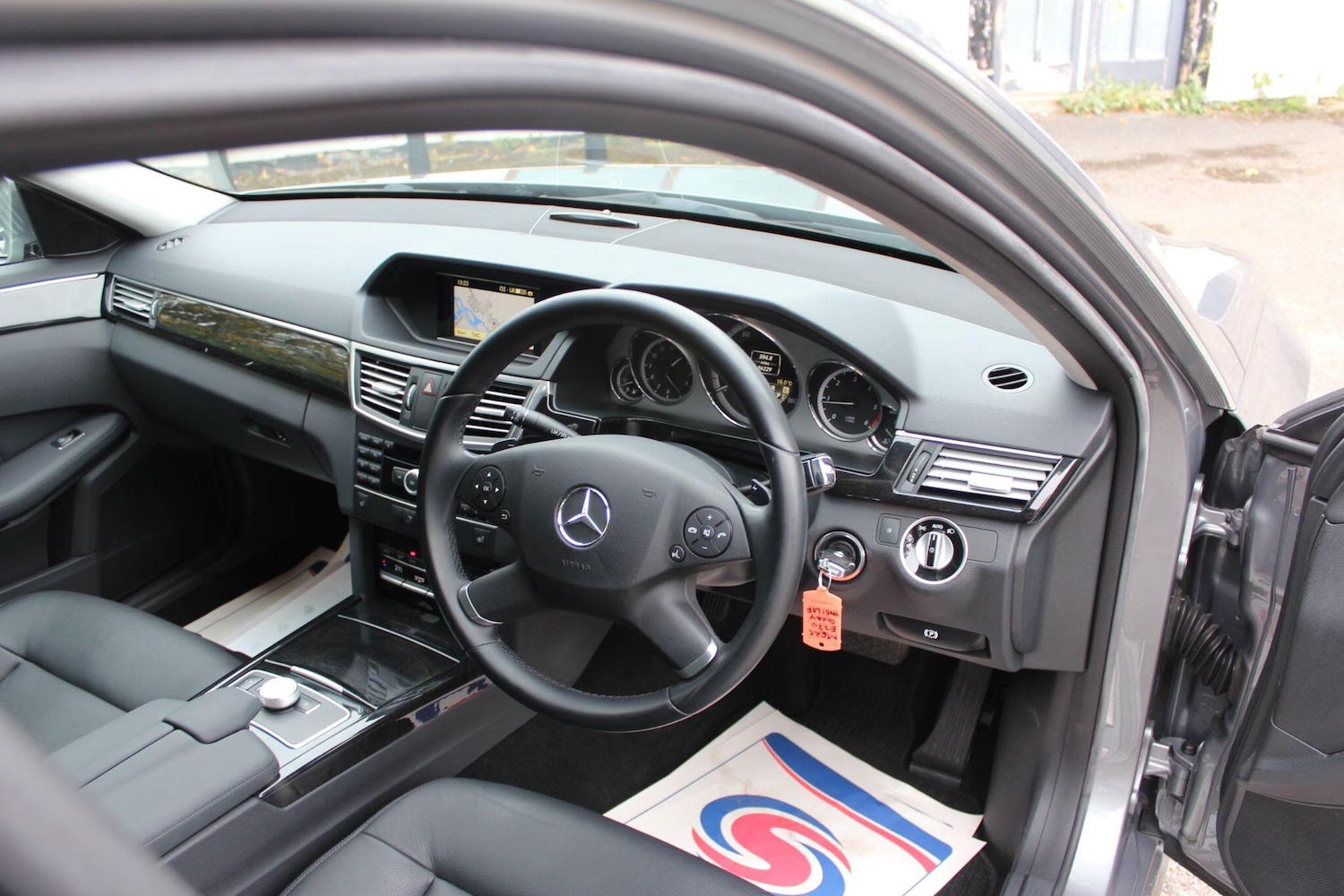 Used Mercedes-Benz E Class 2011 for sale - 76551993: Photo 26