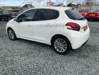 Used Peugeot 208 2015 for sale - 76433659: Photo