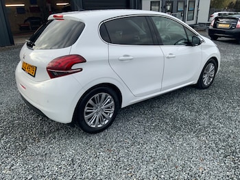 Used Peugeot 208 2015 for sale - 76433659: Photo