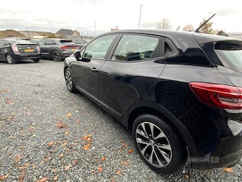 Used Renault Clio 2021 for sale - 76486226: Photo