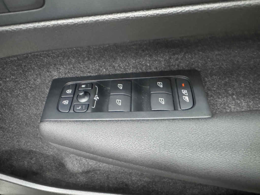 Used Volvo XC40 2025 for sale - 76785412: Photo 17