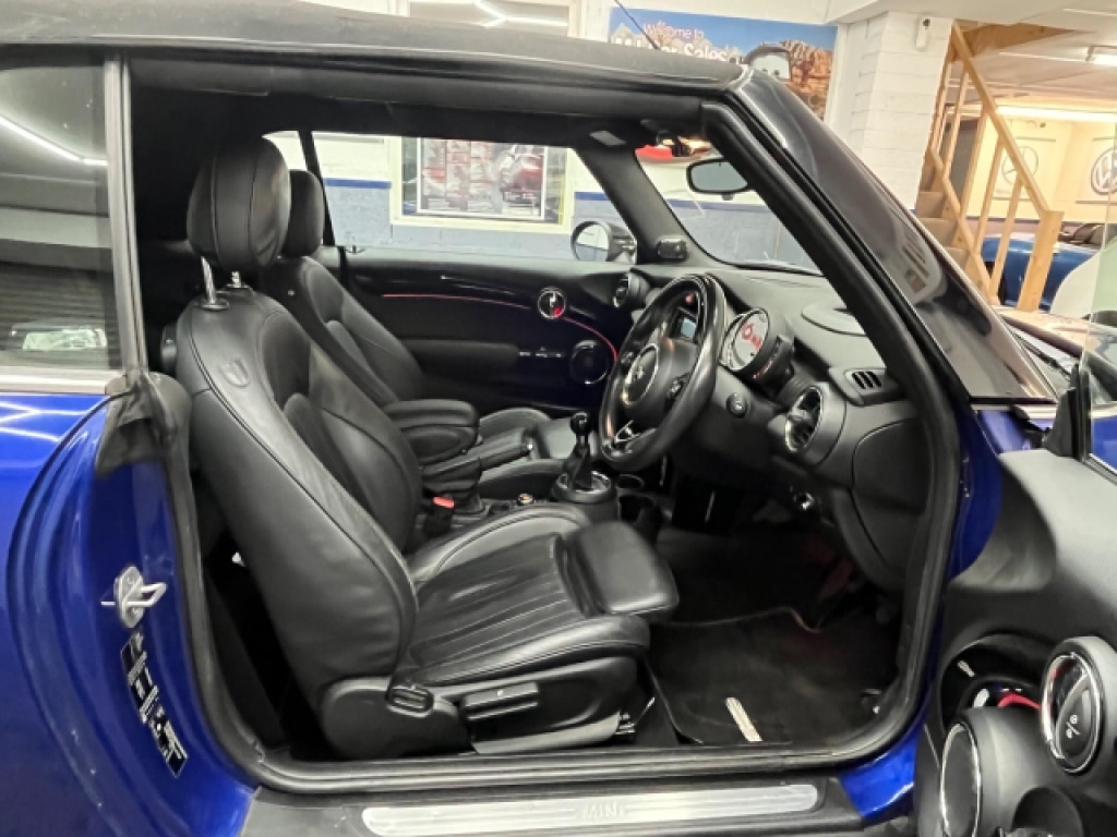 Used MINI Convertible 2019 for sale - 76497650: Photo 15