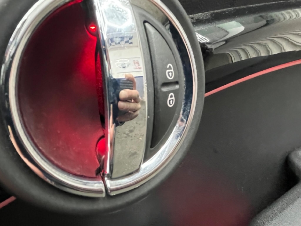 Used MINI Convertible 2019 for sale - 76497650: Photo 30