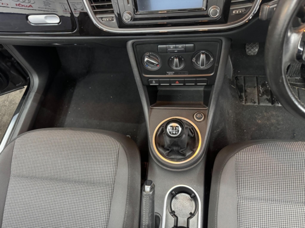 Used Volkswagen Beetle 2015 for sale - 77357511: Photo 11