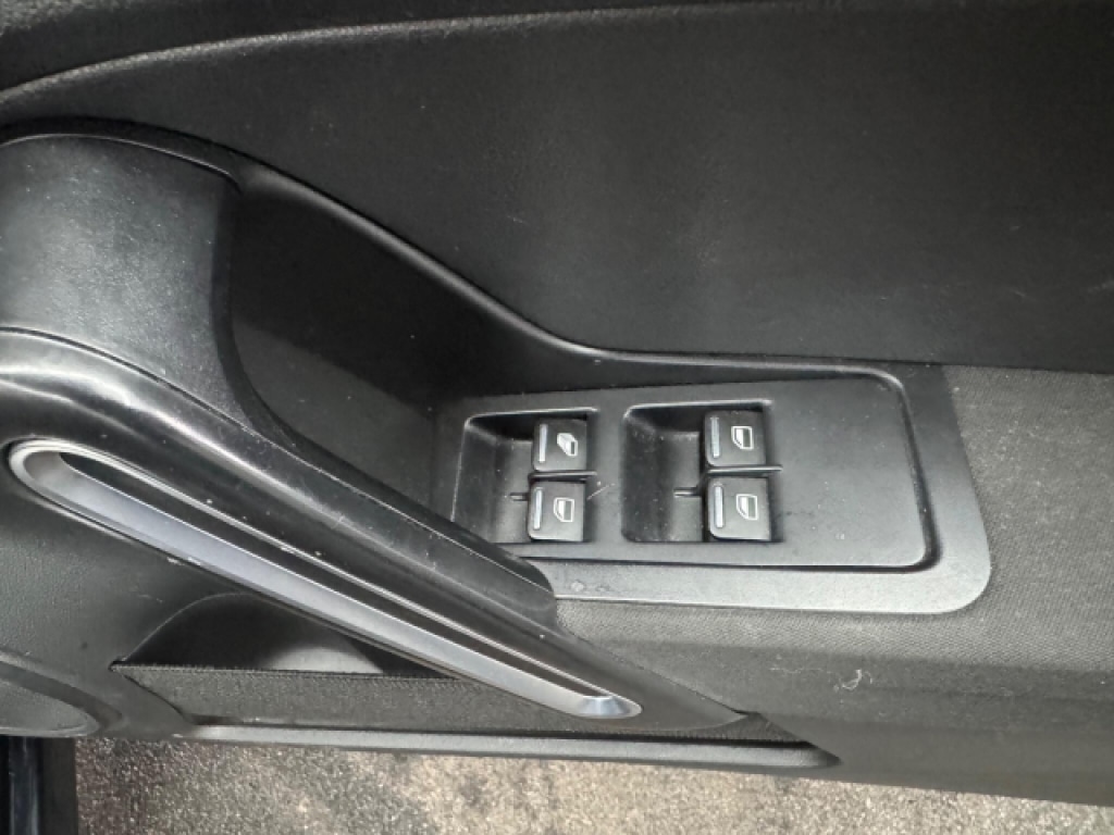 Used Volkswagen Beetle 2015 for sale - 77357511: Photo 12