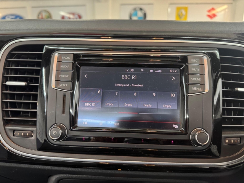 Used Volkswagen Beetle 2015 for sale - 77357511: Photo 23