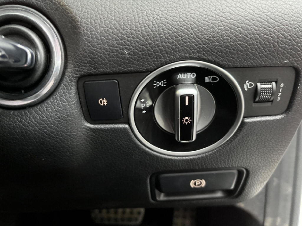 Used Mercedes-Benz SLK 2014 for sale - 76436163: Photo 39