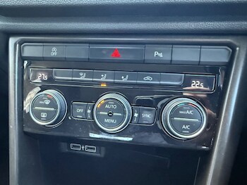 Used Volkswagen T-Roc 2018 for sale - 78357710: Photo