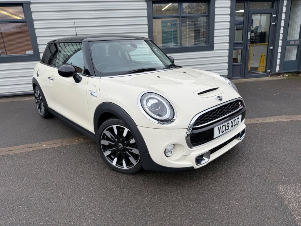 Used MINI Hatch 2019 for sale - 76469382: Photo 1