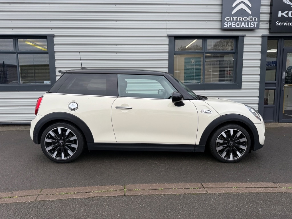 Used MINI Hatch 2019 for sale - 76469382: Photo 2